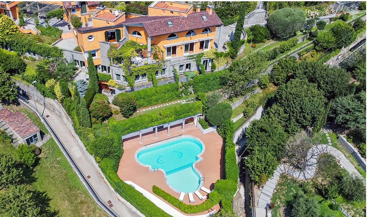 Villa con piscina lago di Como