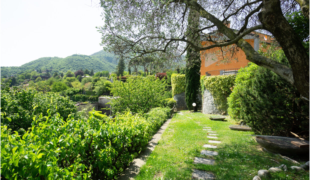 Villa lago Como Malgrate giardino