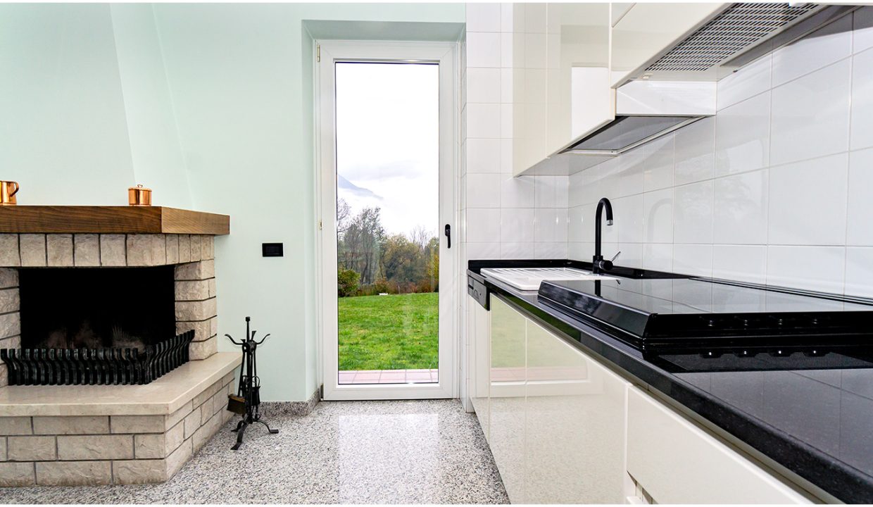 Villa con giardino a Cremeno cucina