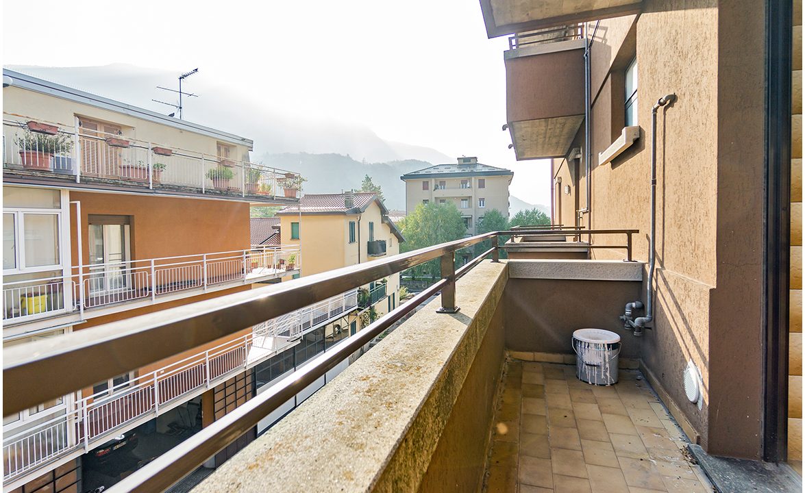 ufficio con due balconi Lecco balcone 4