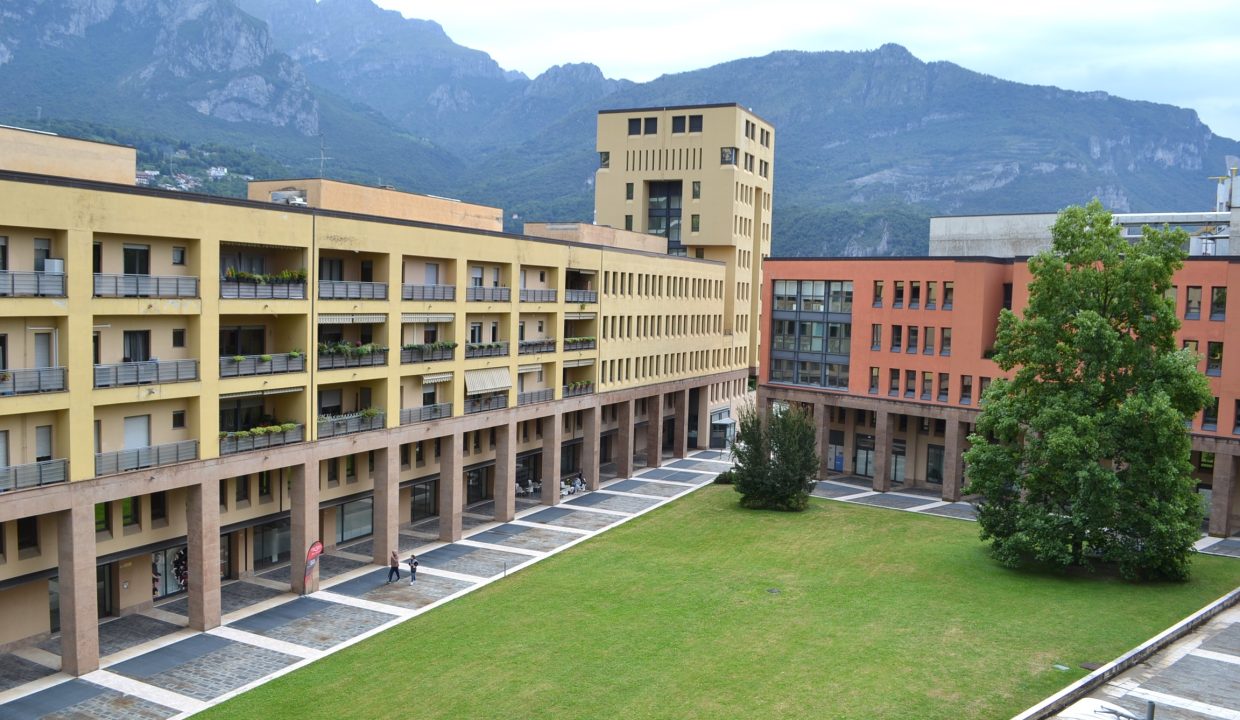 TRILOCALE CON BALCONE CENTRO LECCO CASTELLO