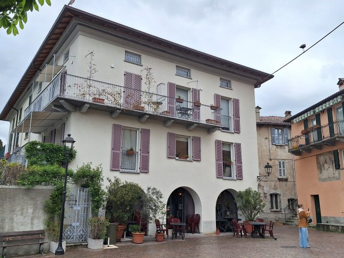 ATTIVITÁ MANDELLO FRONTE LAGO
