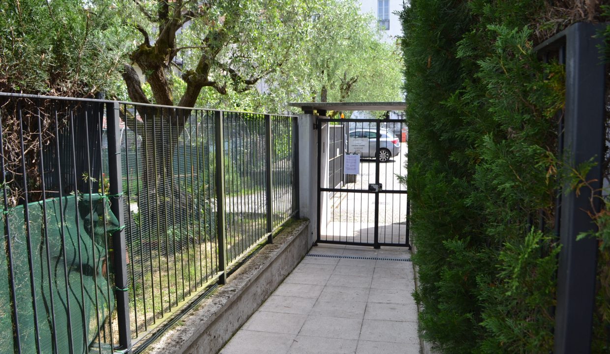 BILOCALE CON BALCONE E POSTO AUTO A BELLAGIO