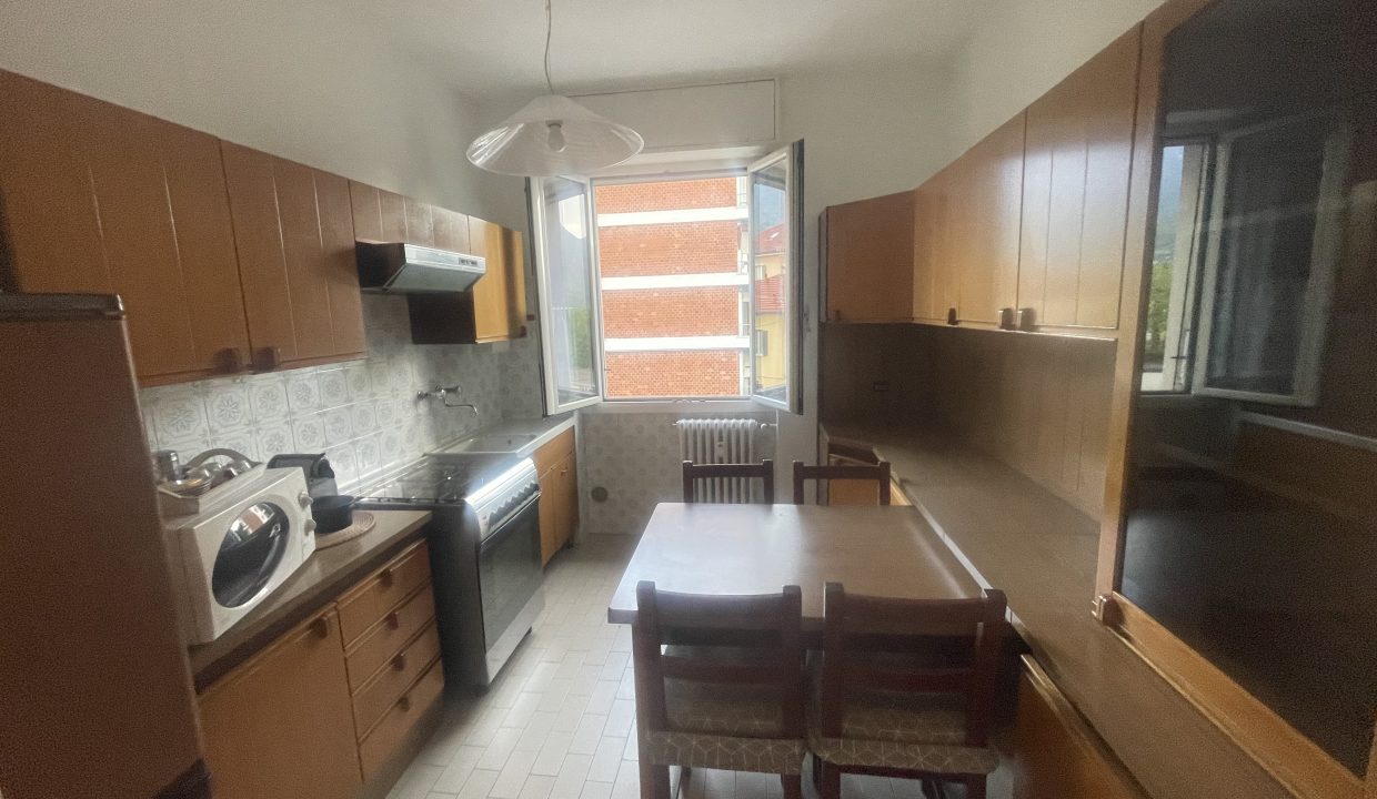 AMPIO BILOCALE ARREDATO CUCINA