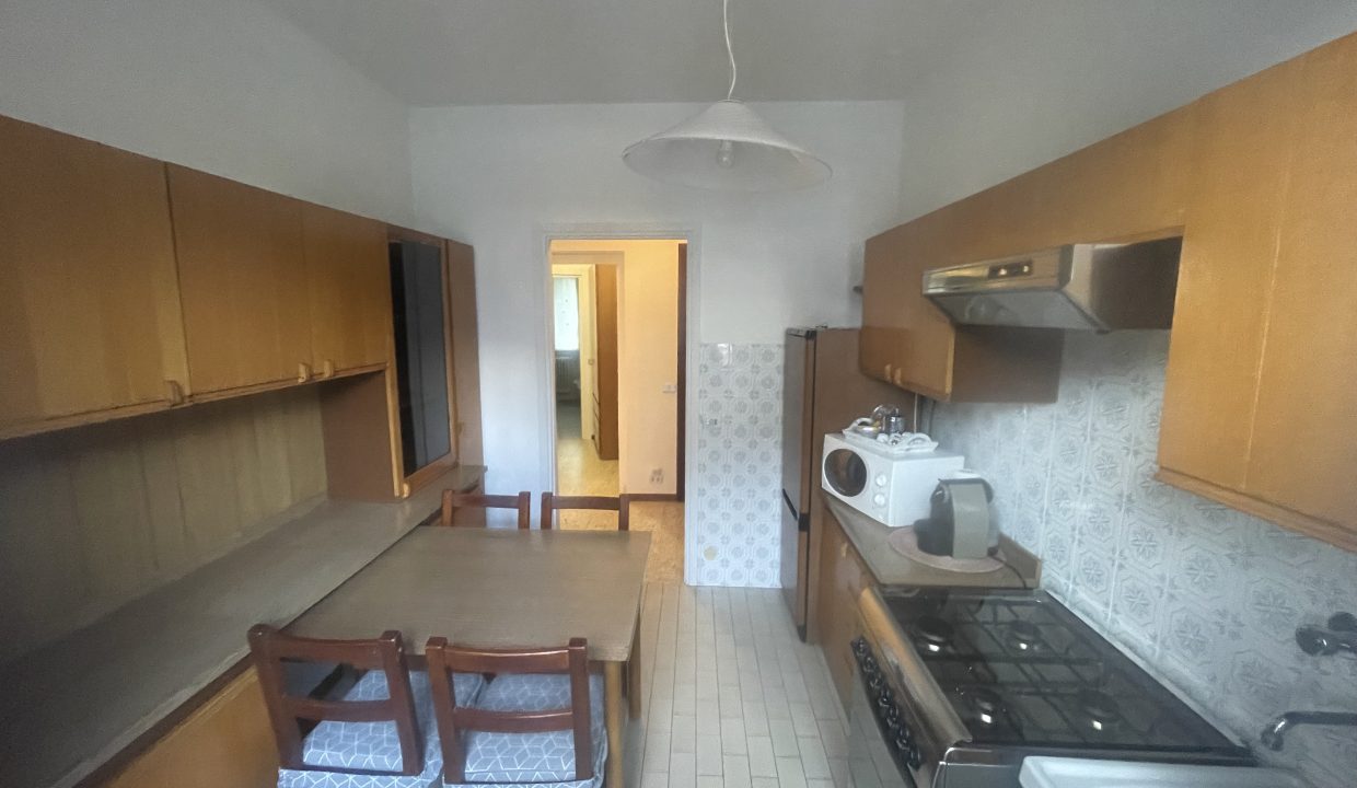 AMPIO BILOCALE ARREDATO CUCINA