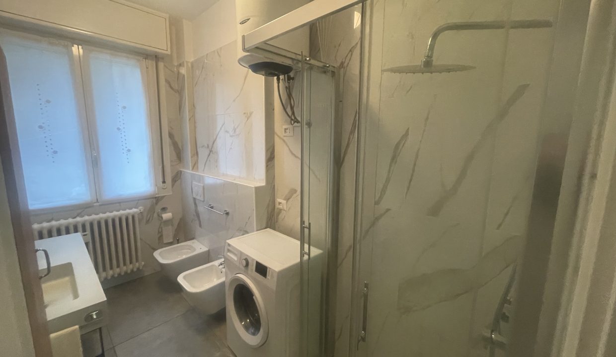 AMPIO BILOCALE ARREDATO BAGNO 3