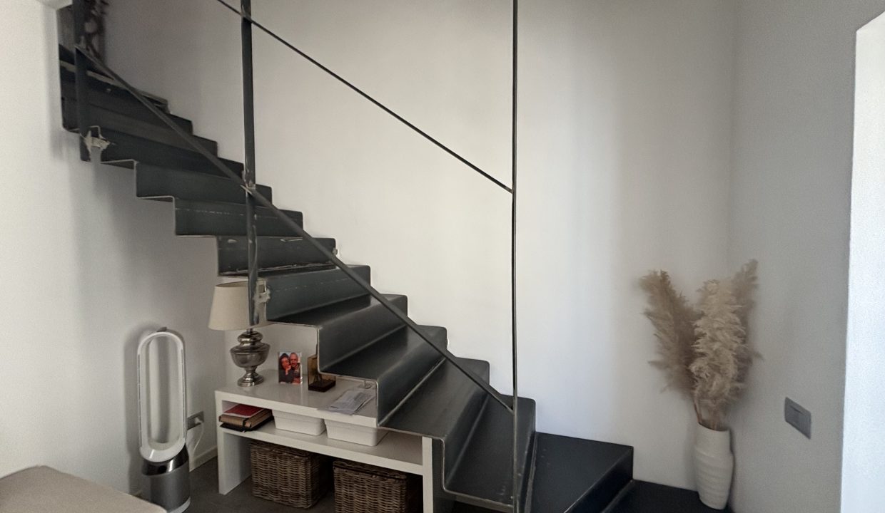 monolocale_con_sottotetto _scala