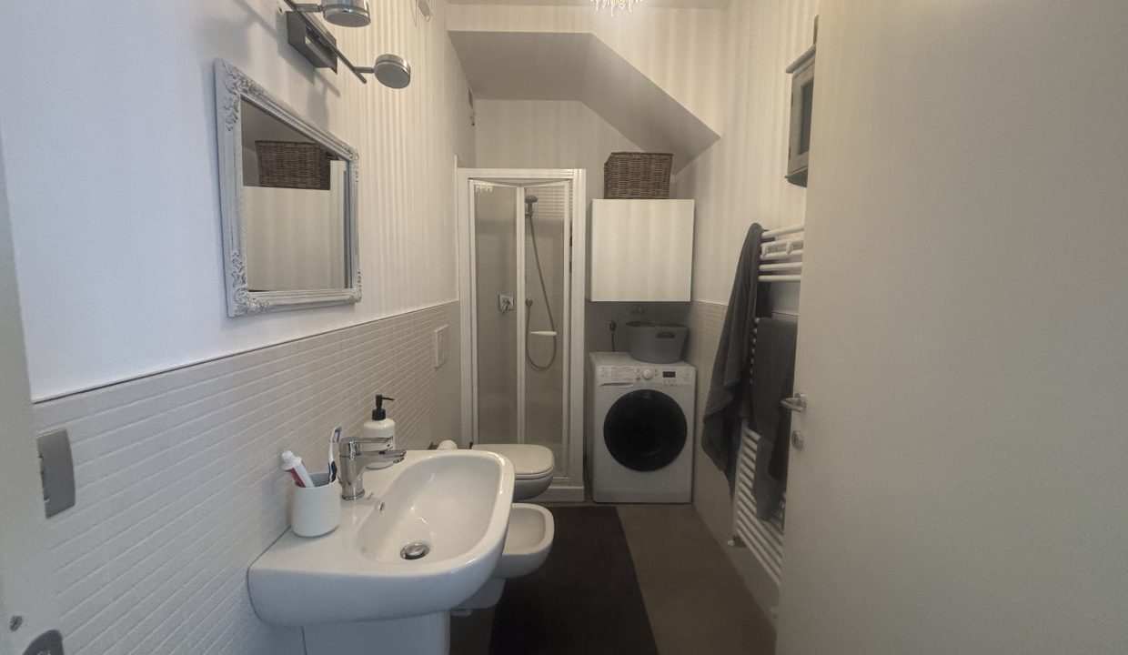 monolocale_con_sottotetto_BAGNO