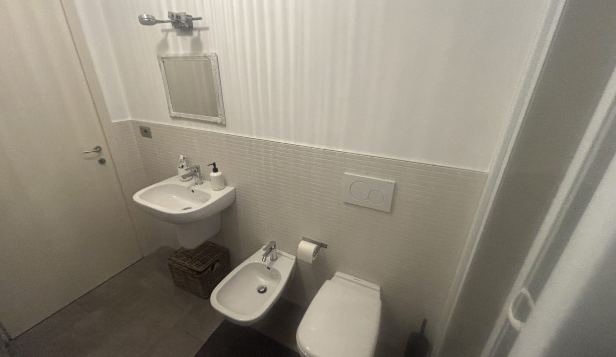 monolocale_con_sottotetto_bagno2