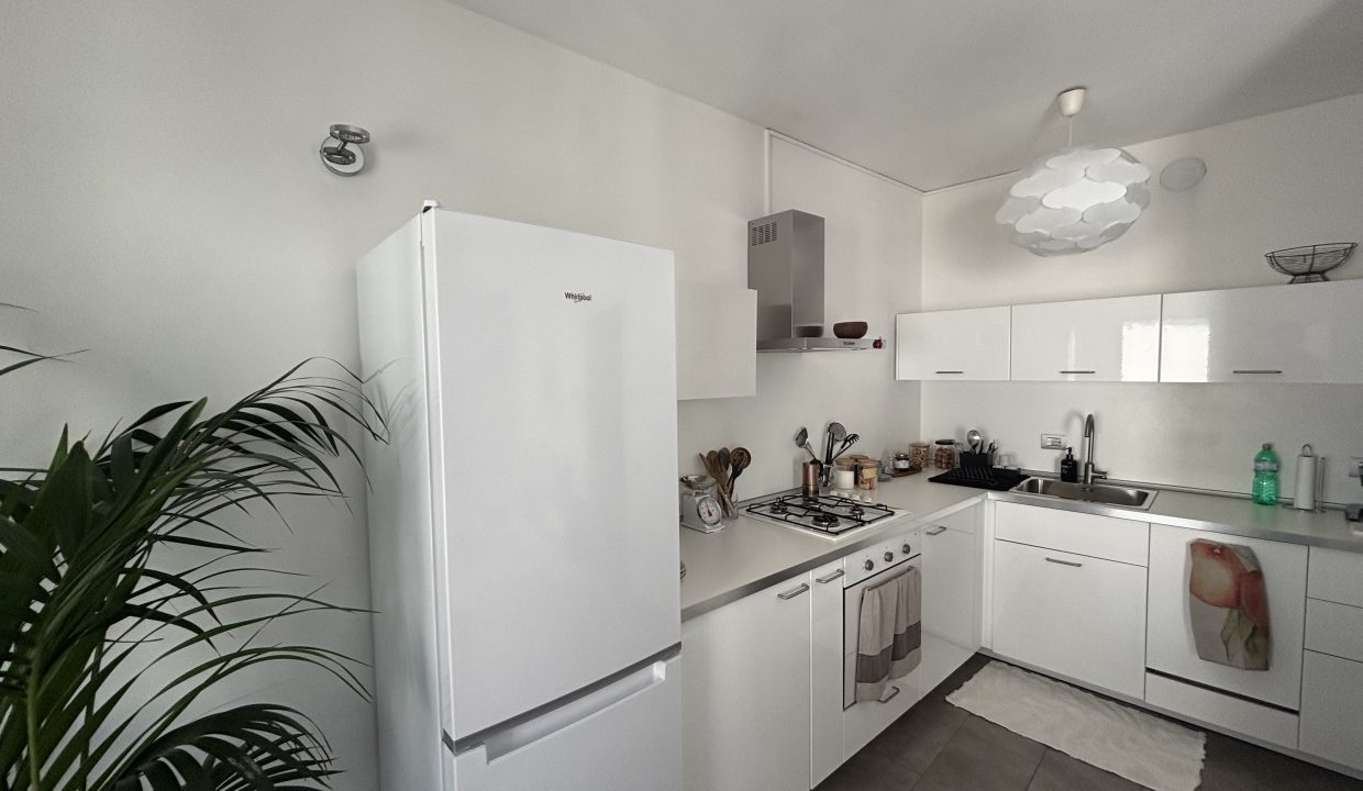 monolocale_con_sottotetto_cucina