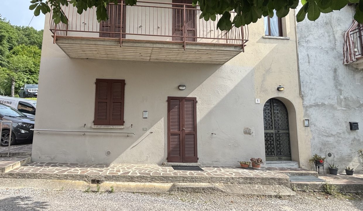 quadrilocale semi indipendente galbiate (25)