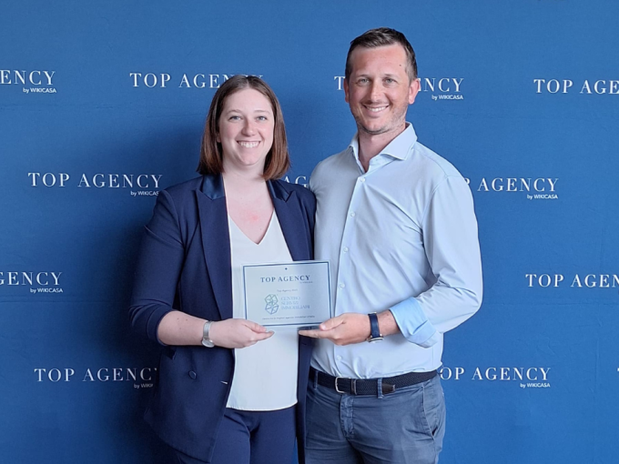 Premio Top Agency 2025 Wikicasa Centro Servizi Immobiliari tra le migliori agenzie d’Italia Ilaria Mauri e Davide Mauri