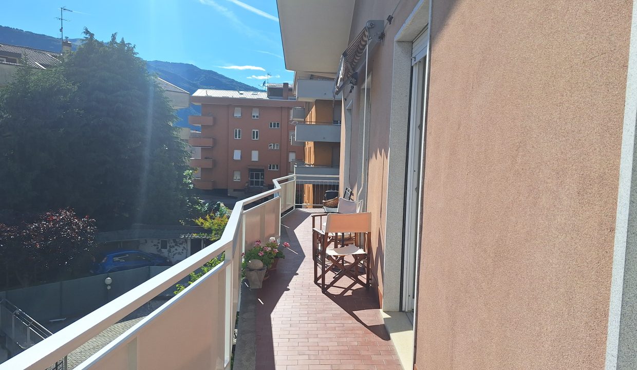QUADRILOCALE A MANDELLO CON GIARDINO (15)