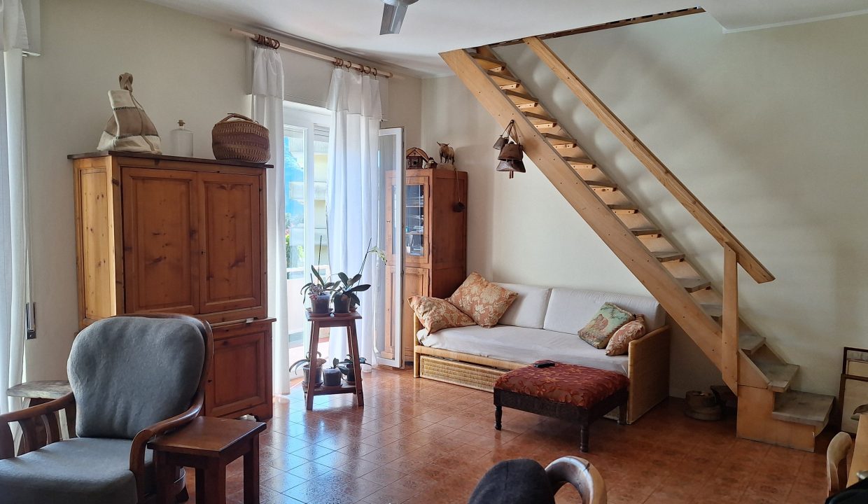 QUADRILOCALE A MANDELLO CON GIARDINO 19