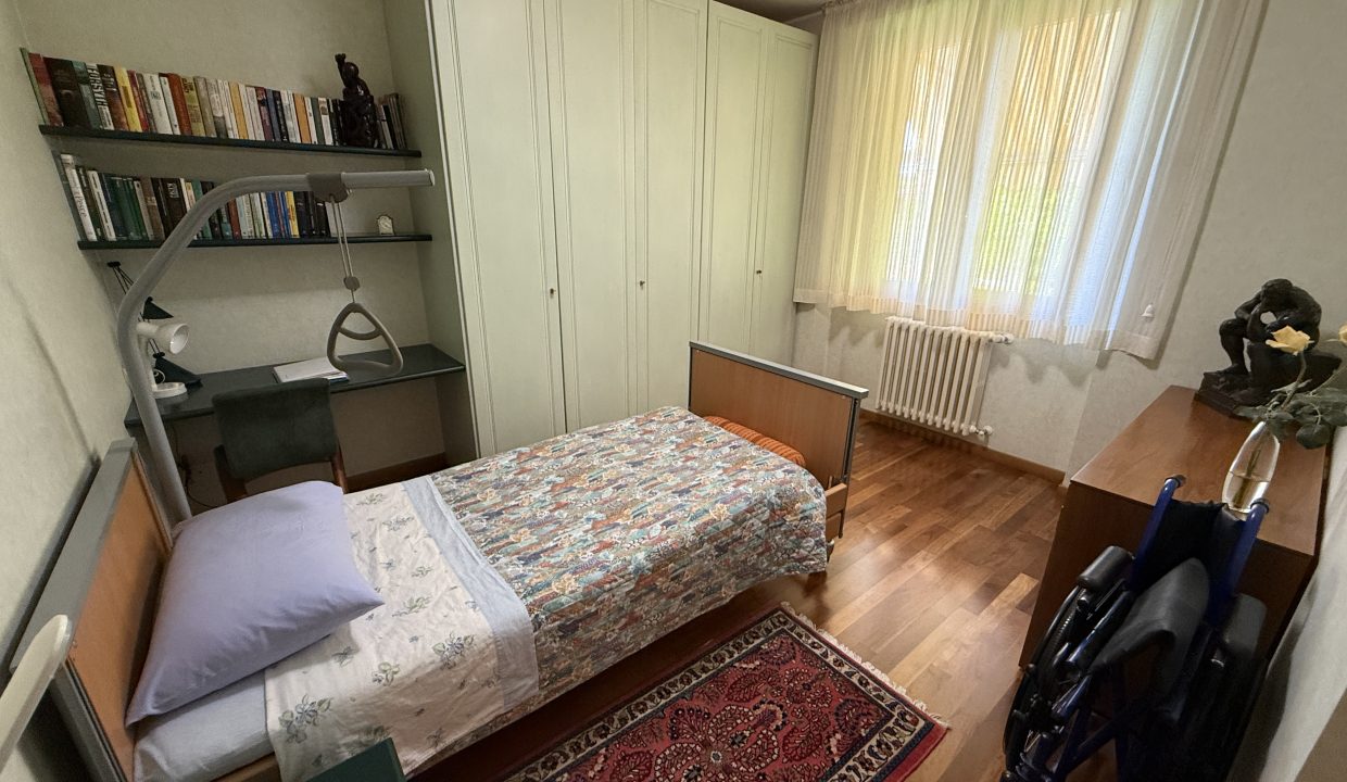 18 VILLA A MERONE CON PISCINA