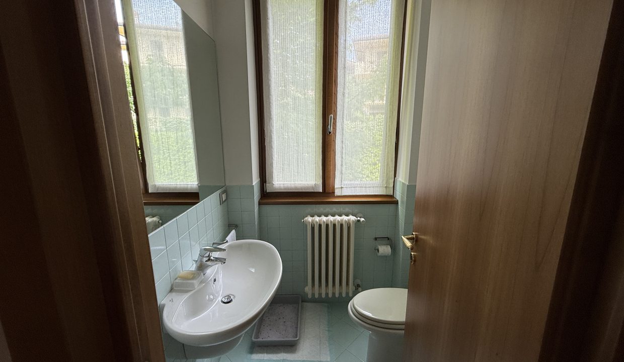 19 VILLA A MERONE CON PISCINA