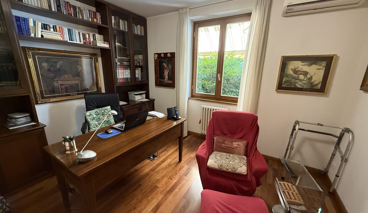 20 VILLA A MERONE CON PISCINA