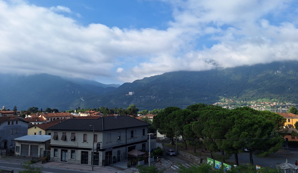 BILOCALE A MANDELLO CON BALCONE VISTA LAGO