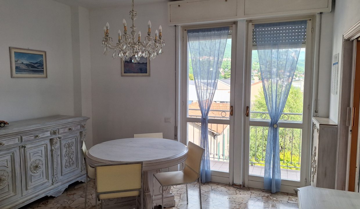 BILOCALE A MANDELLO CON BALCONE VISTA LAGO