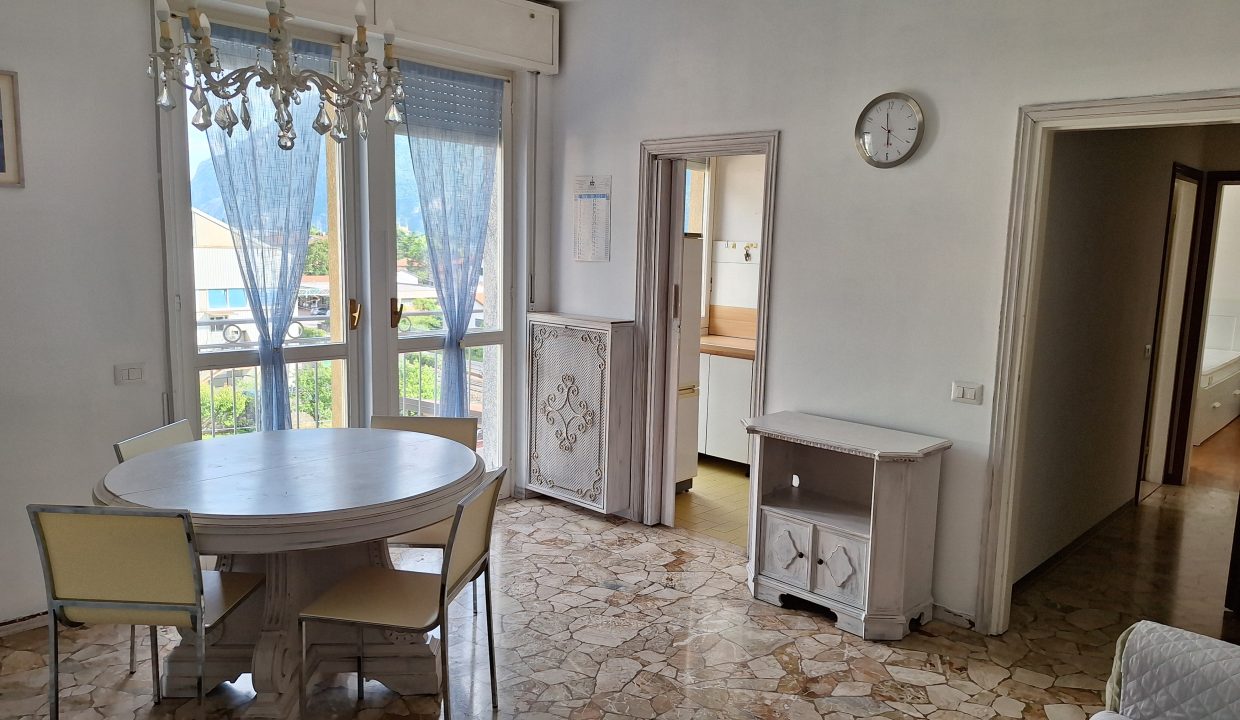 bilocale a Mandello con balcone vista lago