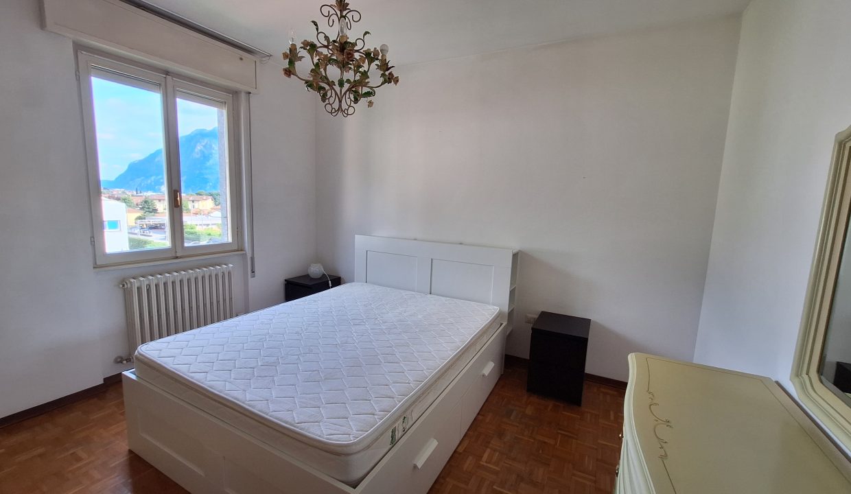 BILOCALE A MANDELLO CON BALCONE VISTA LAGO