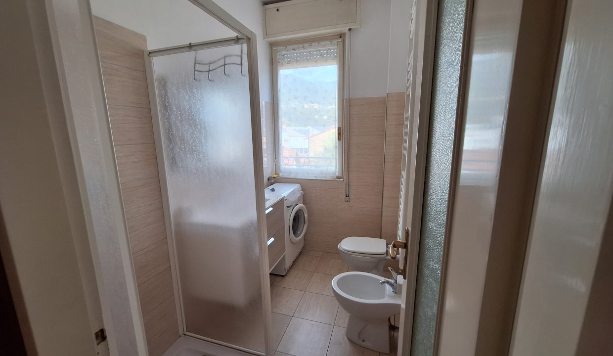 BILOCALE A MANDELLO CON BALCONE VISTA LAGO