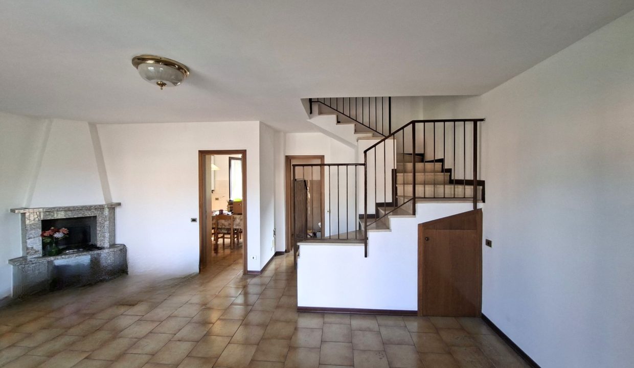 QUADRILOCALE CON BALCONI VERCURAGO (10)