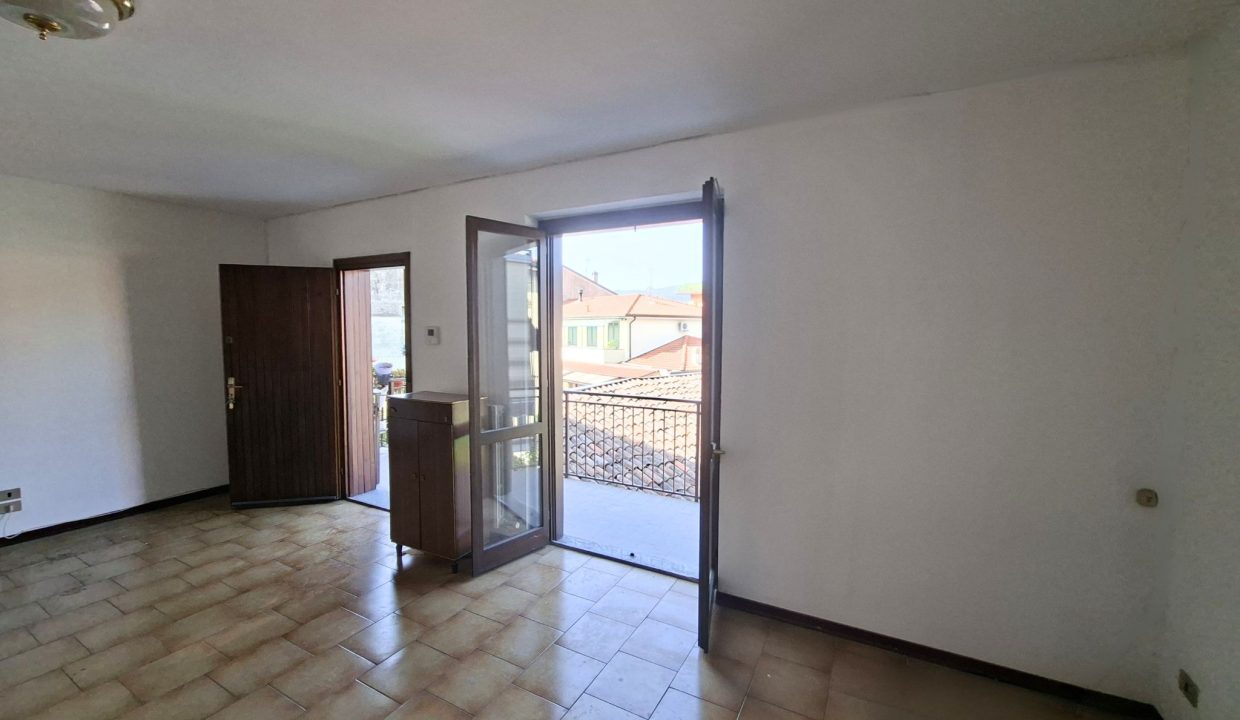 QUADRILOCALE CON BALCONI VERCURAGO (16)
