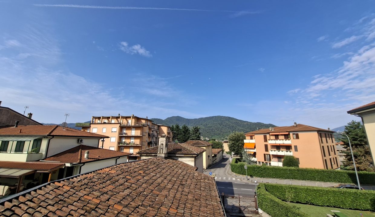 QUADRILOCALE CON BALCONI VERCURAGO (2)