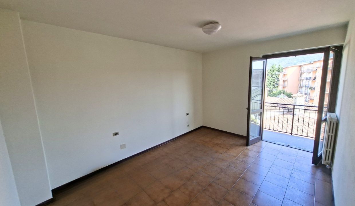 QUADRILOCALE CON BALCONI VERCURAGO (21)