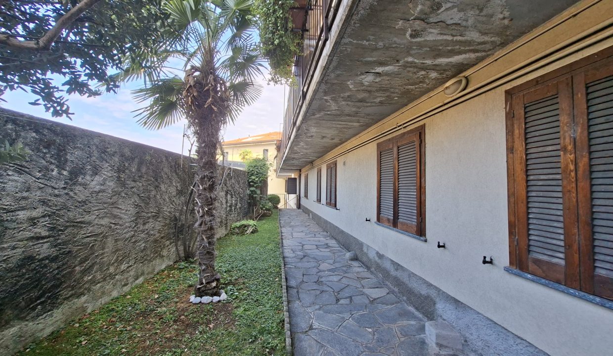 QUADRILOCALE CON BALCONI VERCURAGO (25)