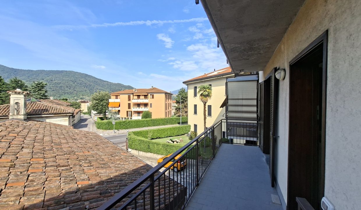 QUADRILOCALE CON BALCONI VERCURAGO (4)