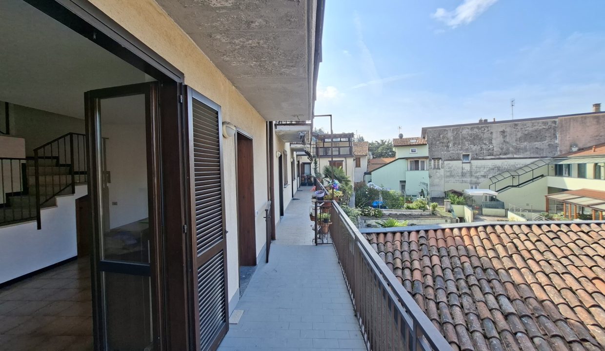 QUADRILOCALE CON BALCONI VERCURAGO (6)