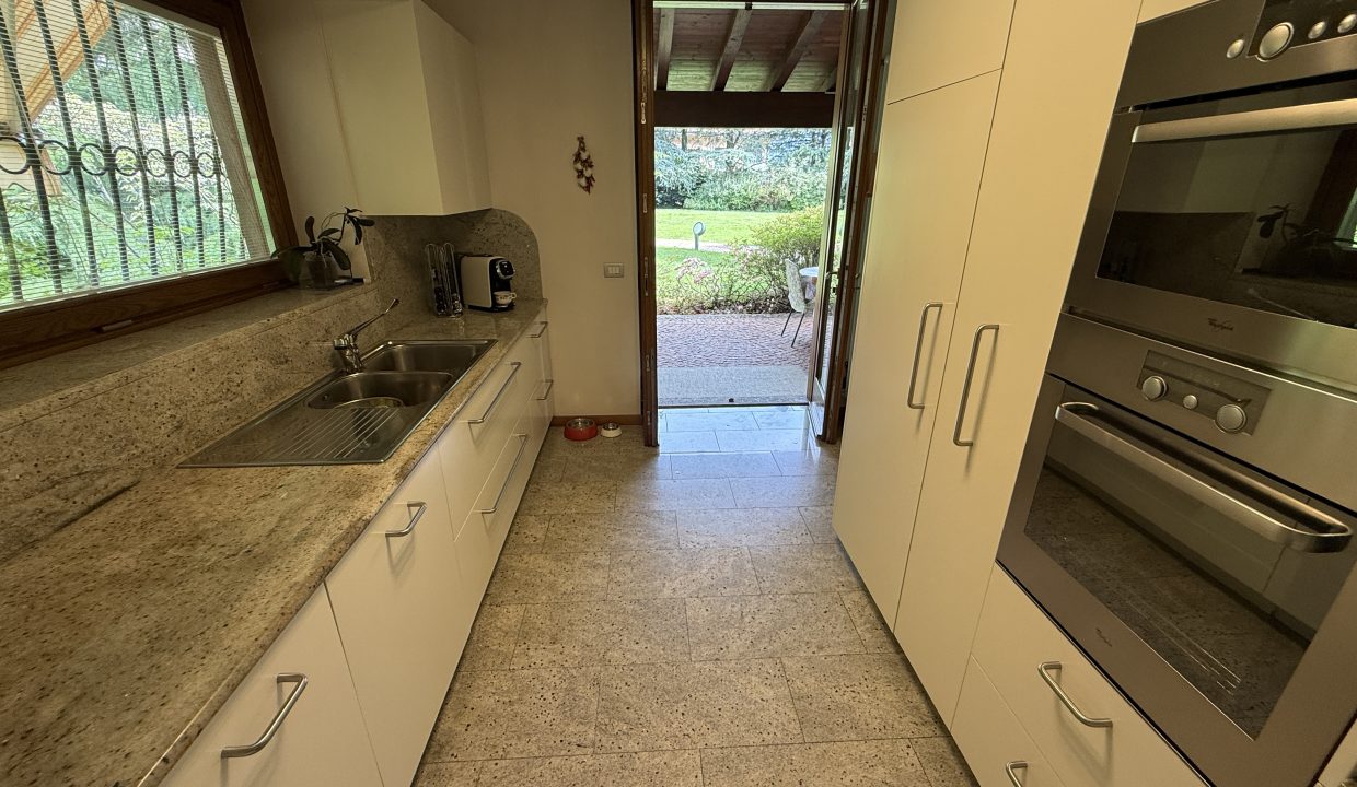 VILLA CON PISCINA COMO (11)