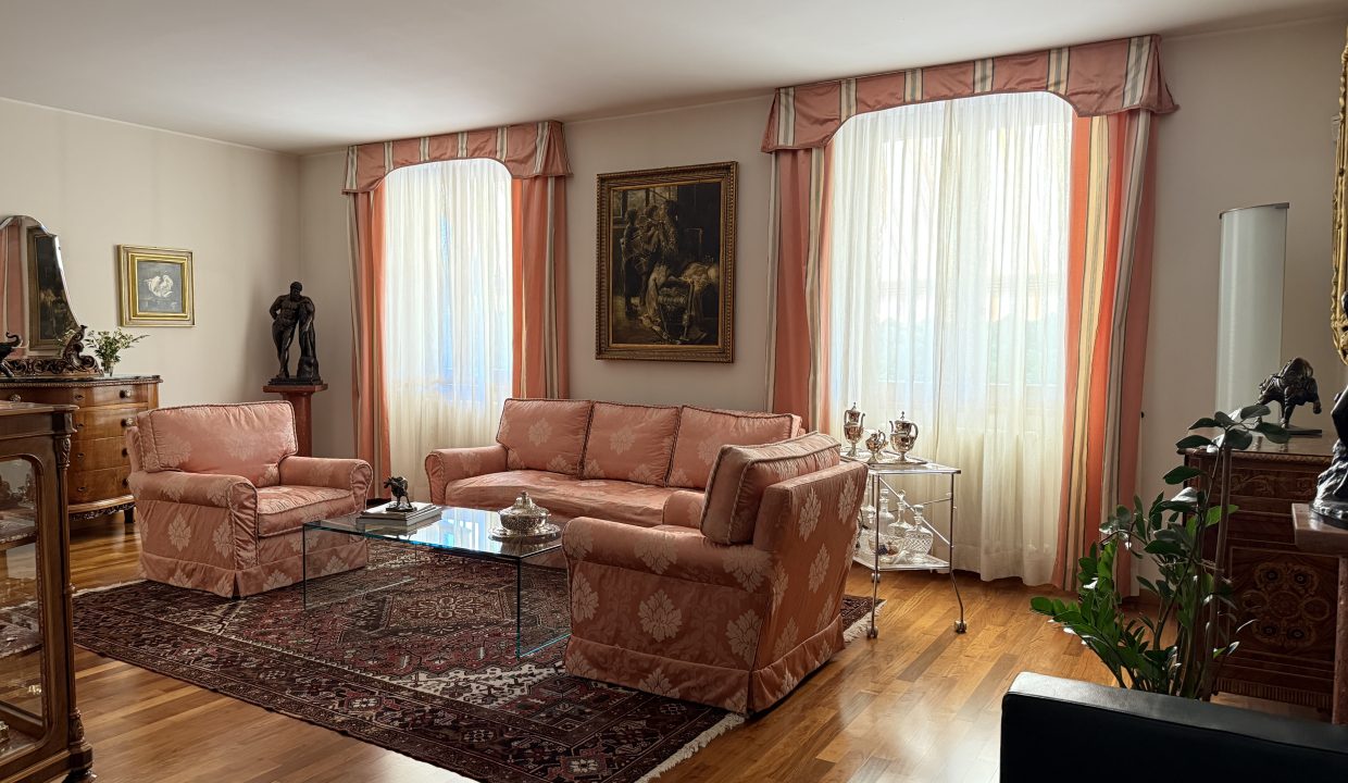 VILLA CON PISCINA COMO (8)