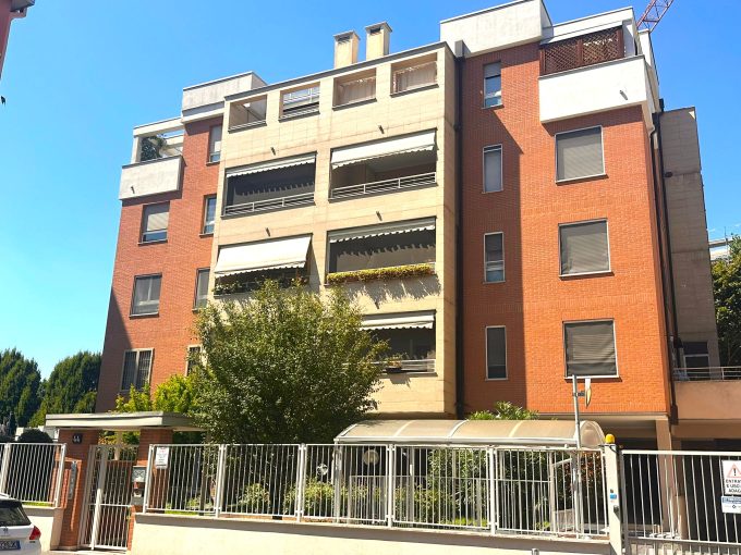 BILOCALE A MILANO CON TERRAZZO