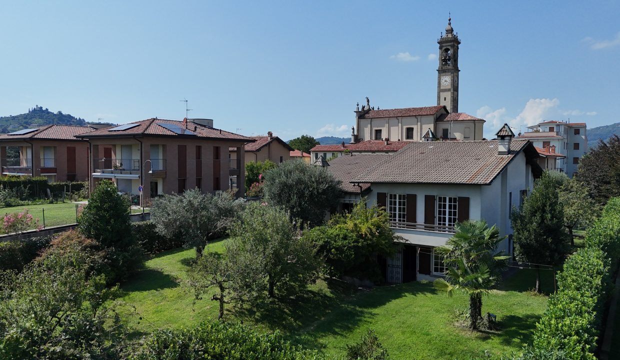 VILLA A MERATE CON GIARDINO