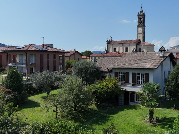 VILLA A MERATE CON GIARDINO