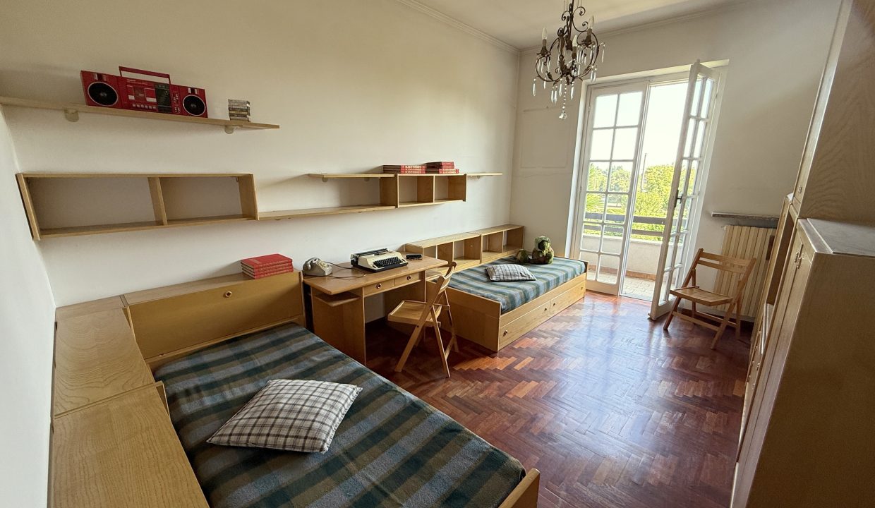 VILLA A MERATE CON GIARDINO 13