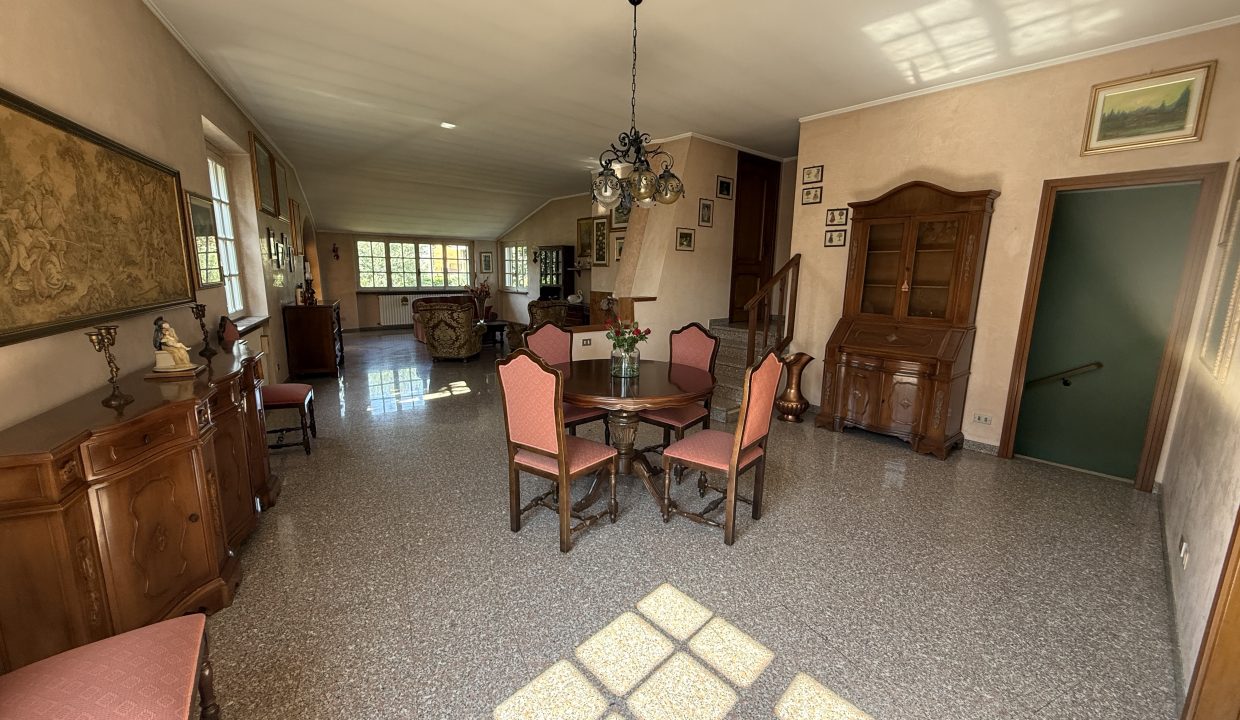 VILLA A MERATE CON GIARDINO 2