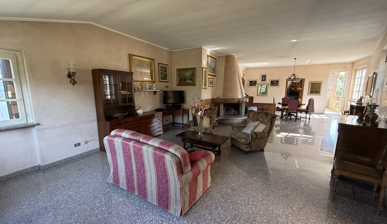 VILLA A MERATE CON GIARDINO 3