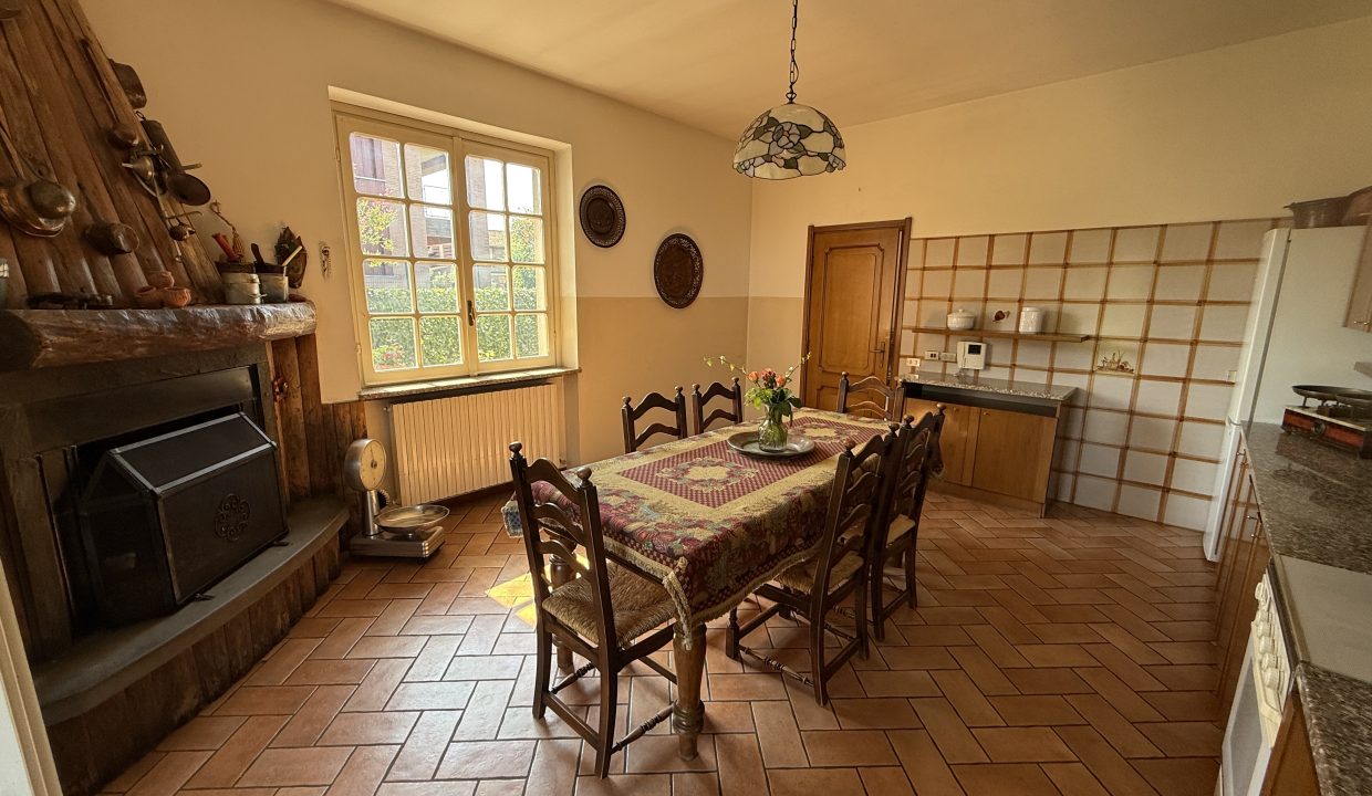 VILLA A MERATE CON GIARDINO 5 (2)