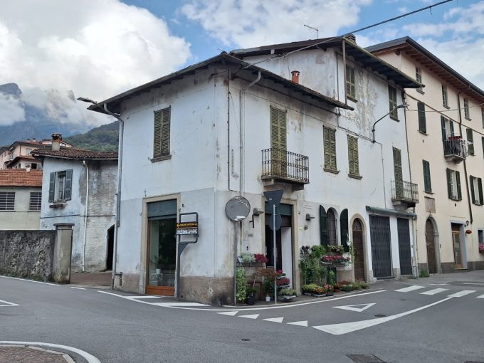 Complesso residenziale a Mandello in zona centrale
