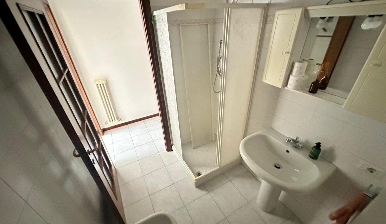 MONOLOCALE CON BALCONE (12)