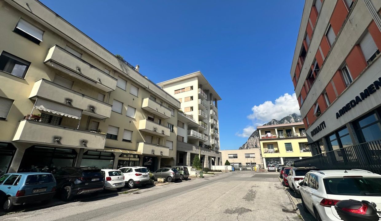 MONOLOCALE CON BALCONE (14)