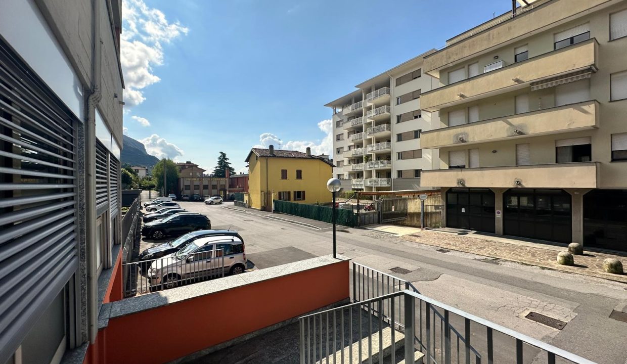 MONOLOCALE CON BALCONE (18)