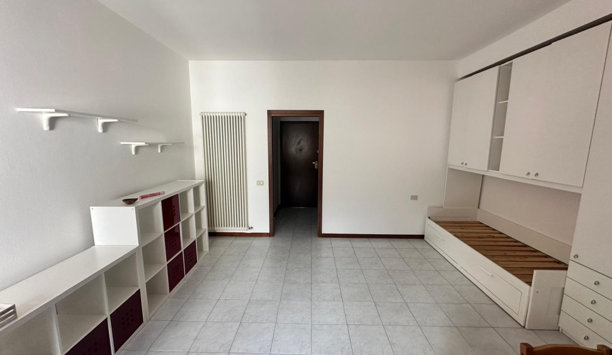 MONOLOCALE CON BALCONE (20)