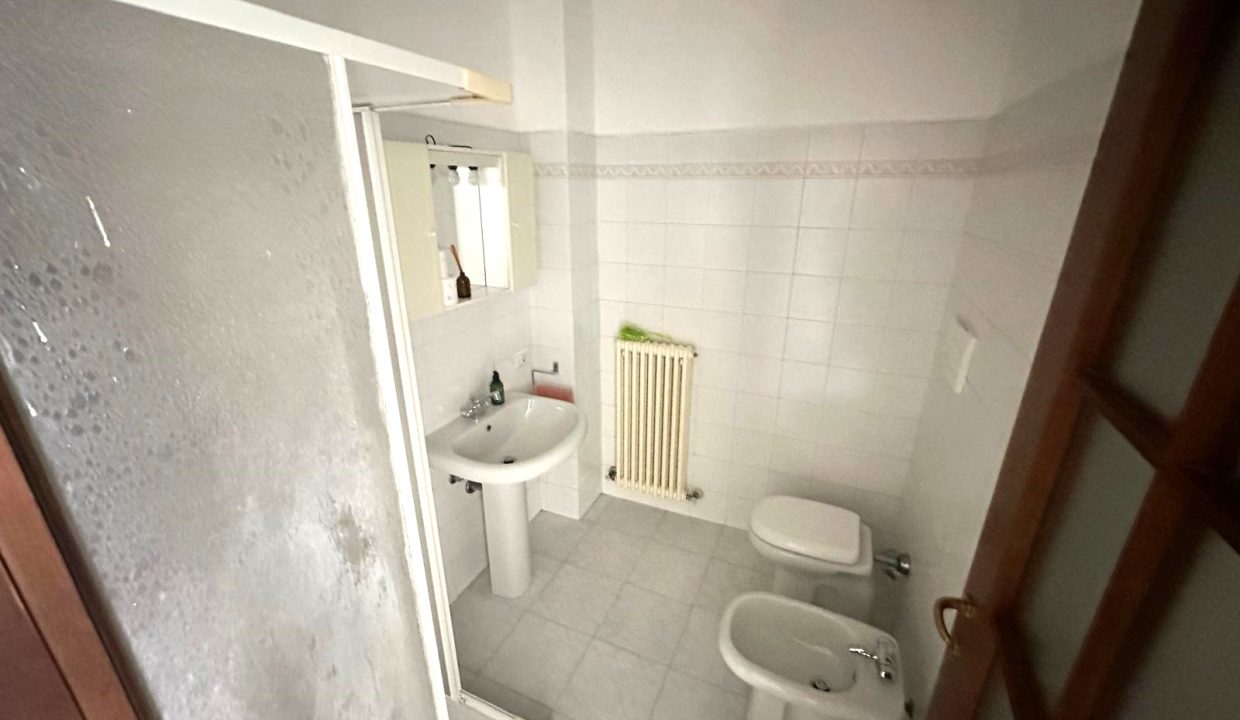 MONOLOCALE CON BALCONE (21)