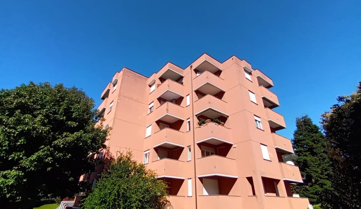 BILOCALE CON BOX E BALCONI (4)