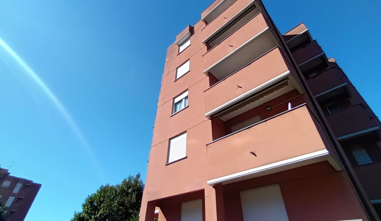 BILOCALE CON BOX E BALCONI (7)